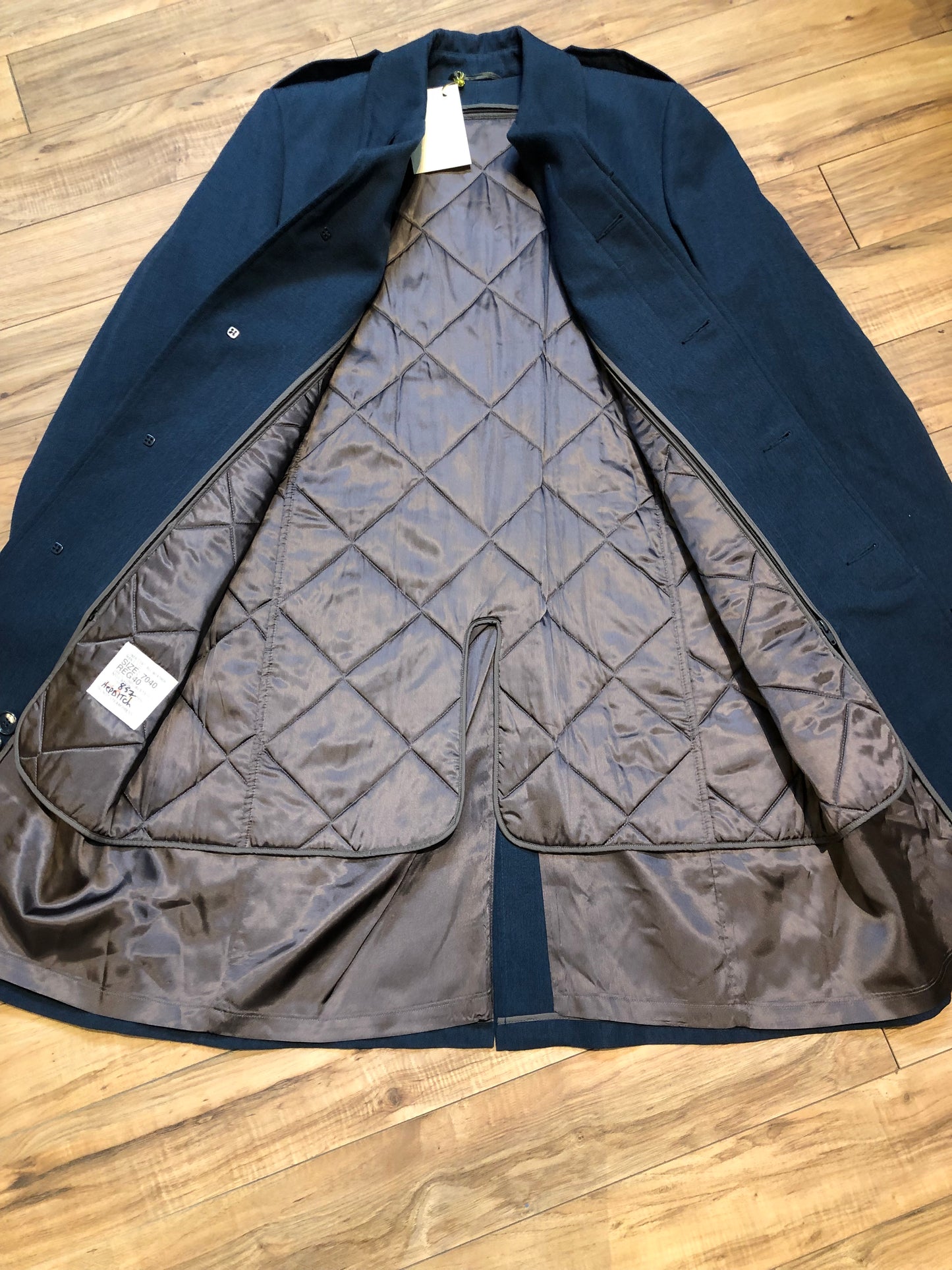 Kingspier Vintage - Vintage 90s Canadian Military Issue blue 100% wool all weather coat with removable quilted lining, button closures and two front pockets.
Made by Canadian Sportswear LTD.