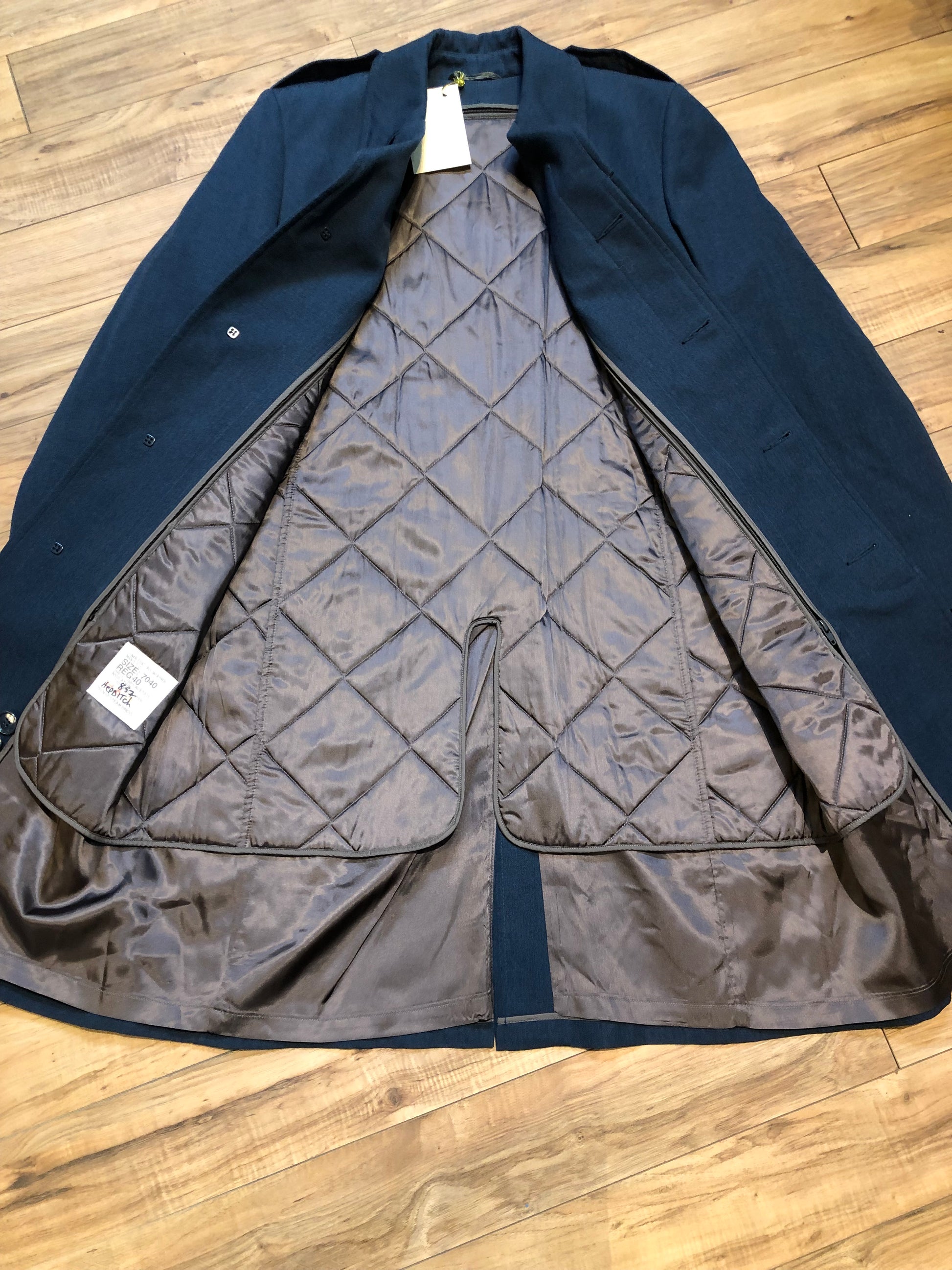 Kingspier Vintage - Vintage 90s Canadian Military Issue blue 100% wool all weather coat with removable quilted lining, button closures and two front pockets.
Made by Canadian Sportswear LTD.