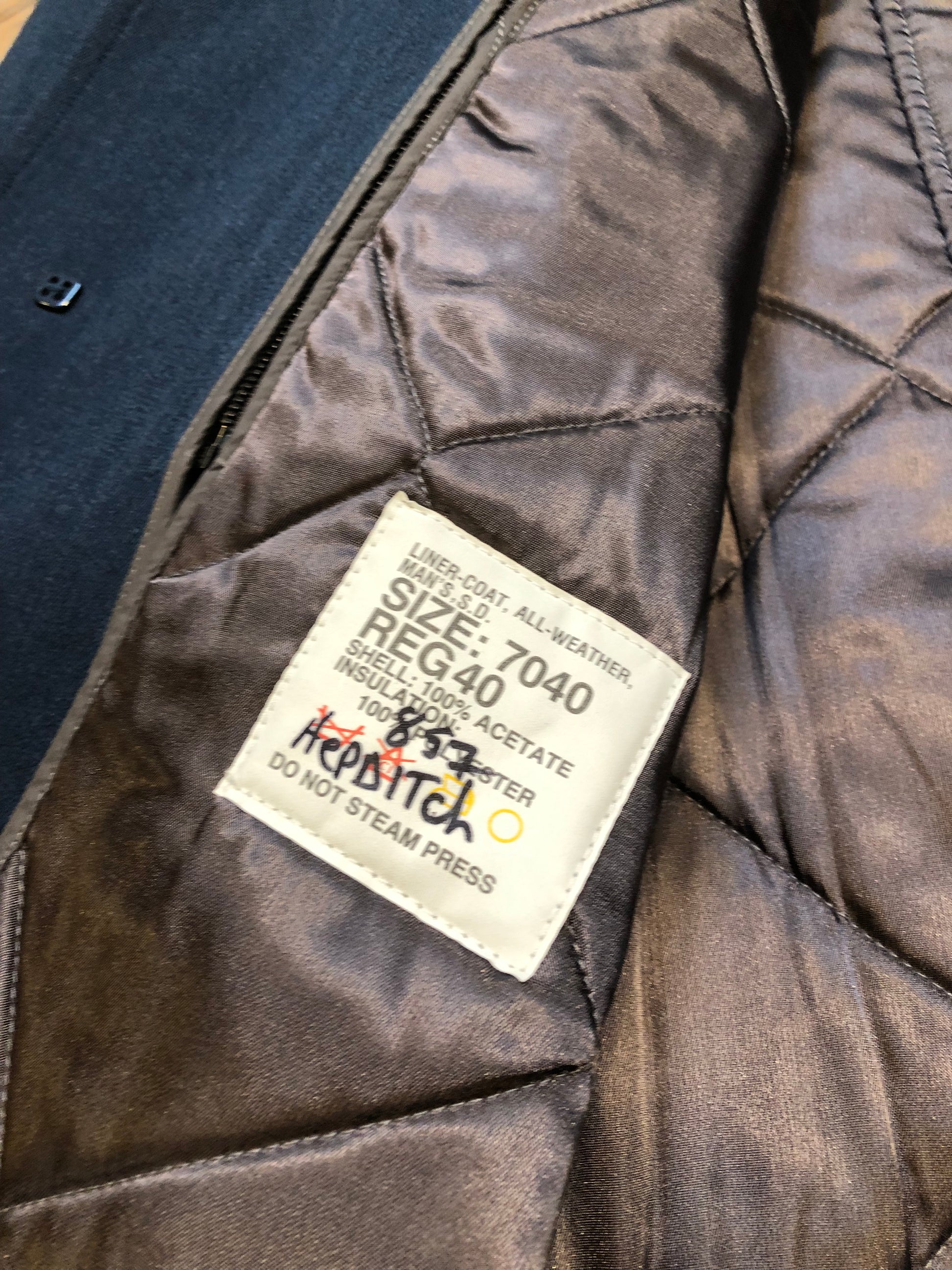 Kingspier Vintage - Vintage 90s Canadian Military Issue blue 100% wool all weather coat with removable quilted lining, button closures and two front pockets.
Made by Canadian Sportswear LTD.