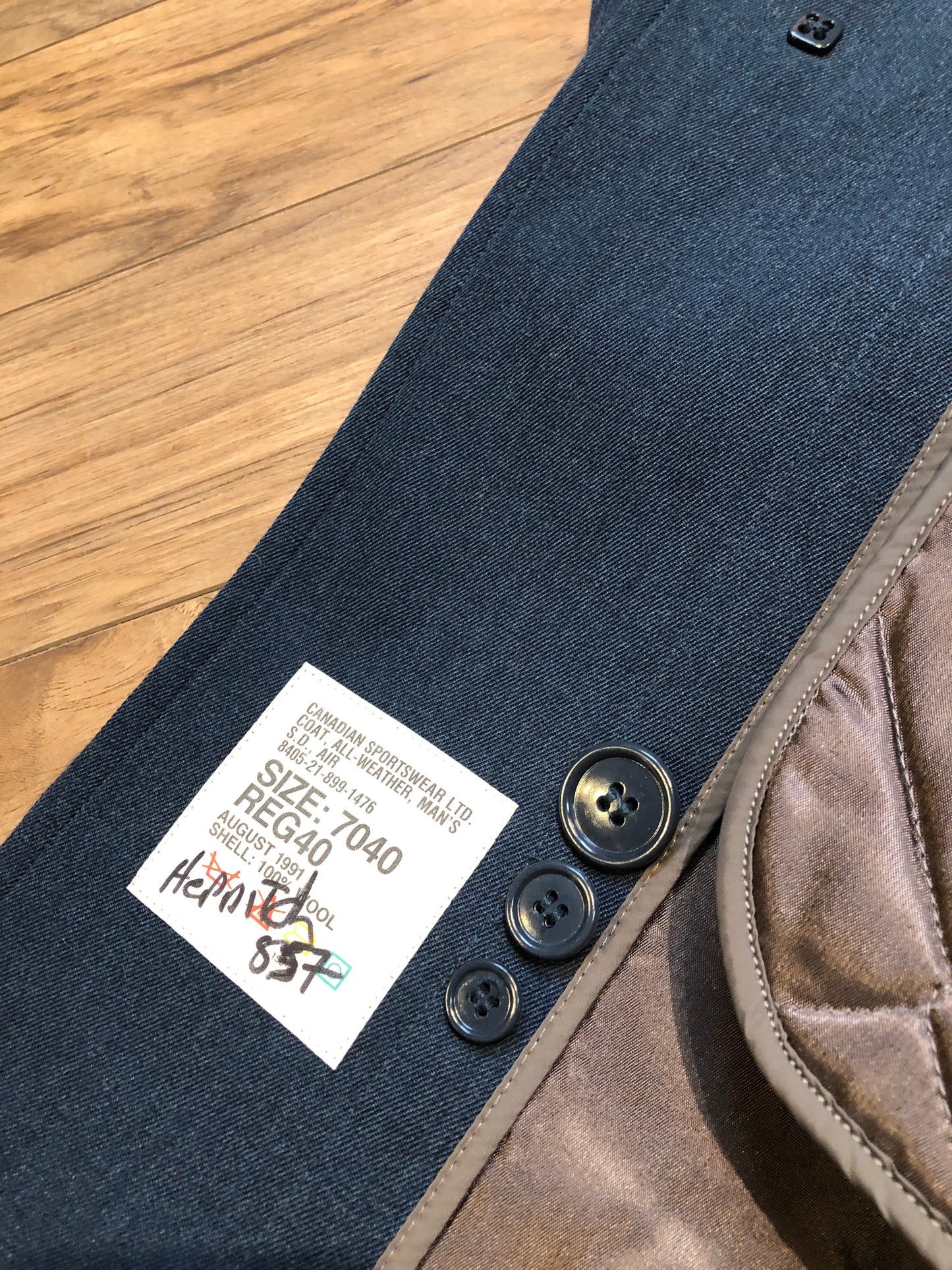 Kingspier Vintage - Vintage 90s Canadian Military Issue blue 100% wool all weather coat with removable quilted lining, button closures and two front pockets.
Made by Canadian Sportswear LTD.