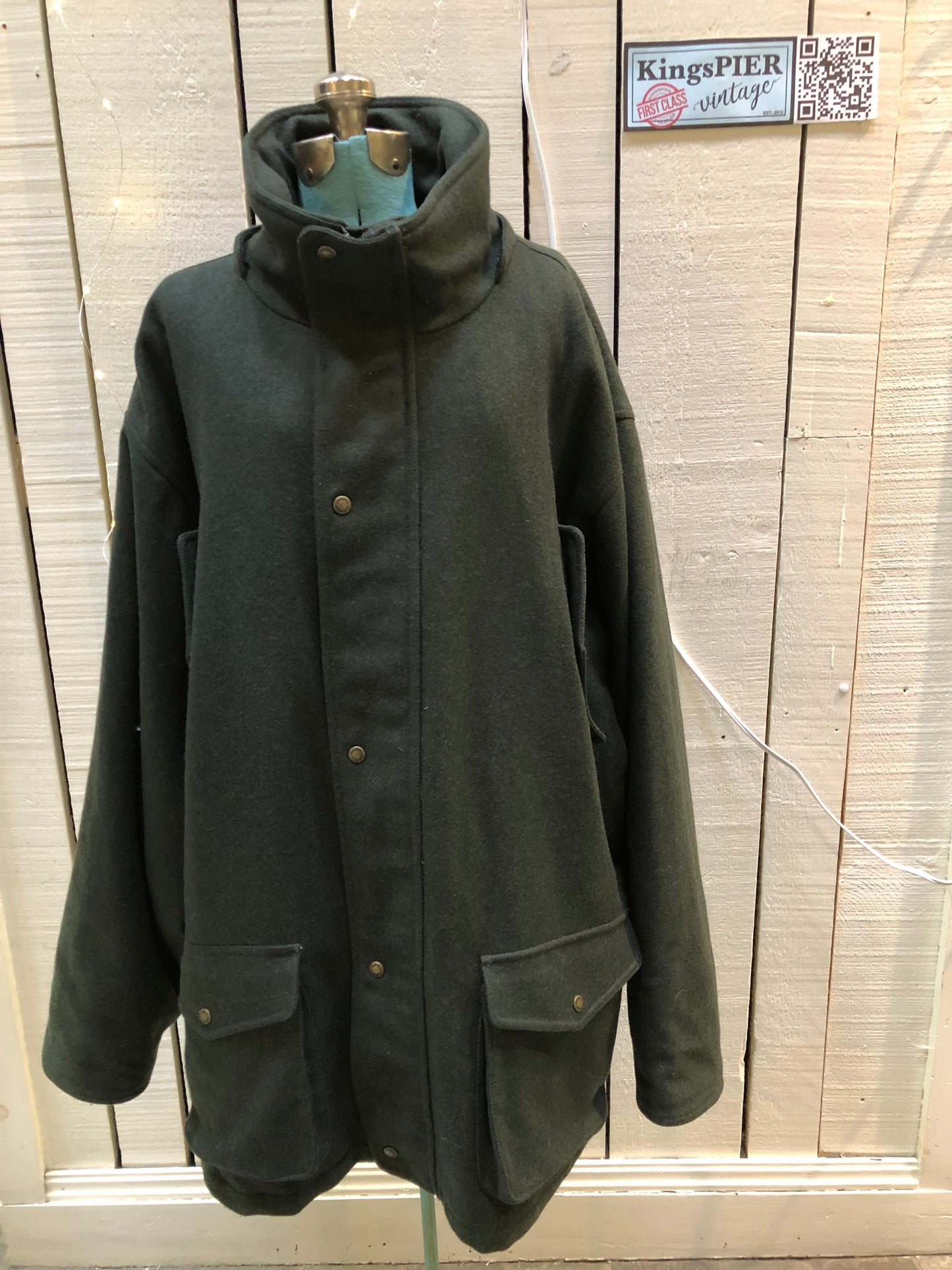 Kingspier Vintage - Cabela’s Dry Plus green 100% wool hunting jacket with snap and zipper closures, four front pockets and one back pocket.
Size 3XL Tall.