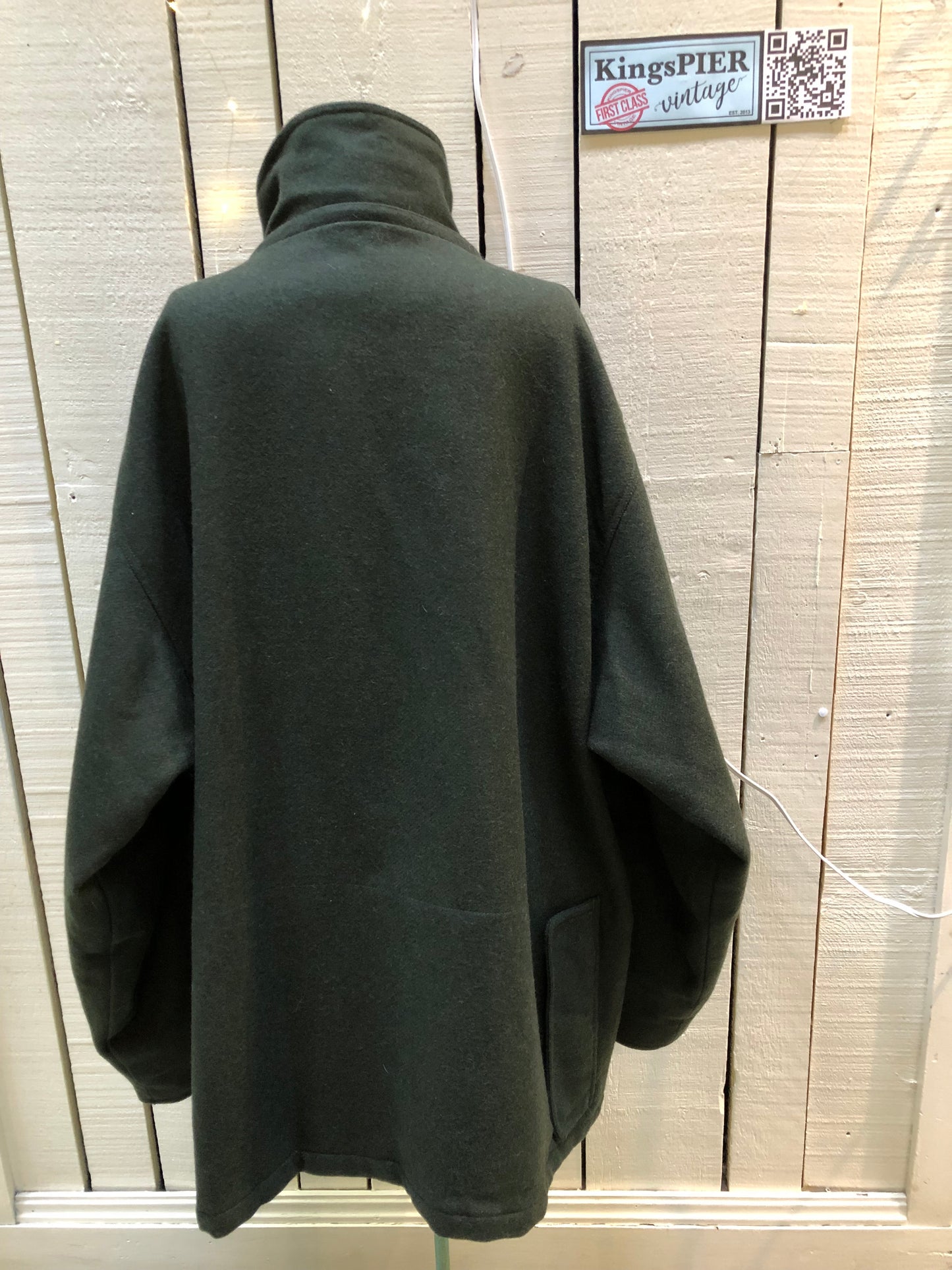 Kingspier Vintage - Cabela’s Dry Plus green 100% wool hunting jacket with snap and zipper closures, four front pockets and one back pocket.
Size 3XL Tall.