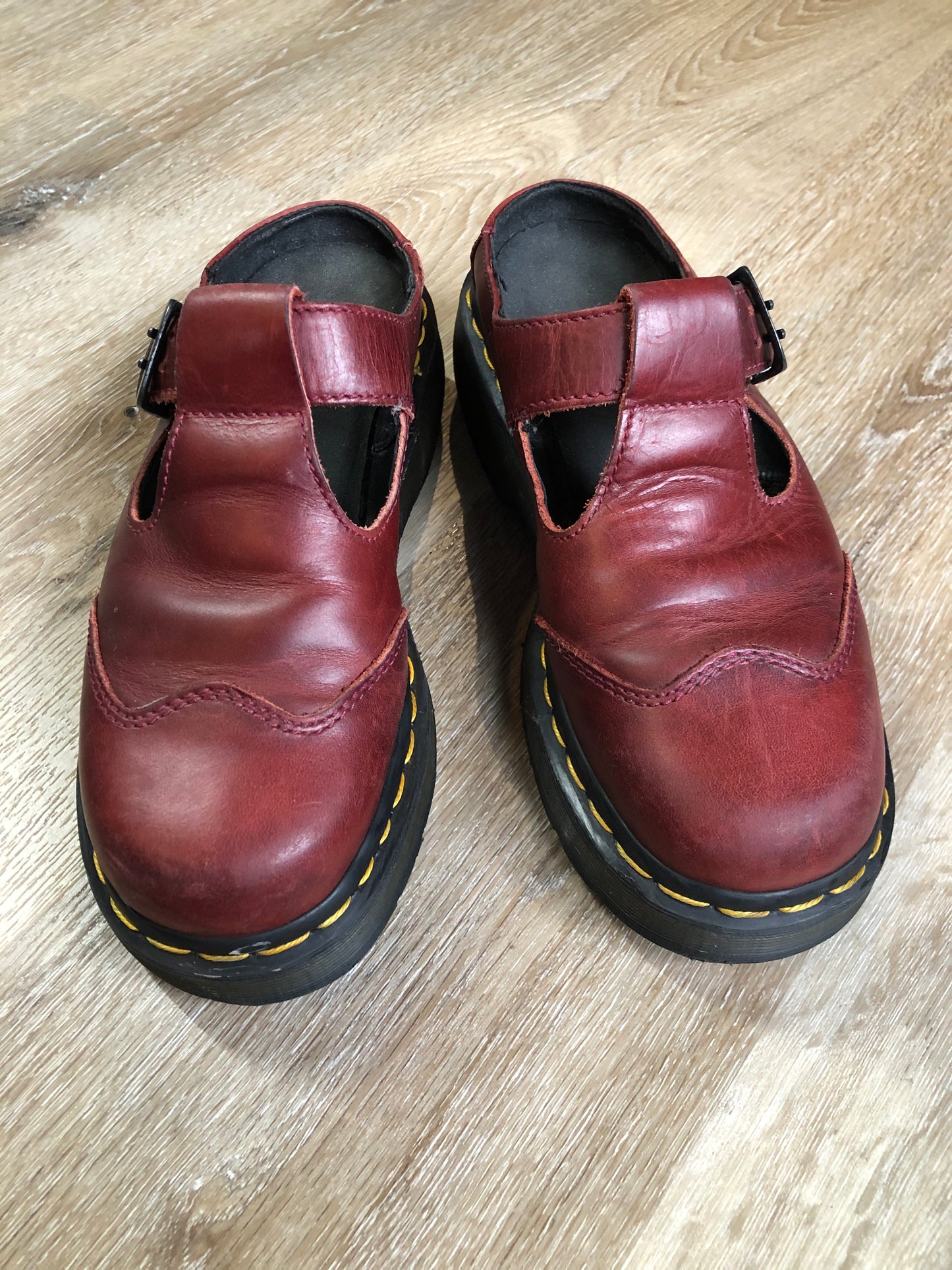 Vintage Doc Martens red smooth leather slip-on Mary Janes with Polley T-Bar strap and adjustable buckle, cap toe and air-cushioned sole. Made in England.
Size UK 6 or US 8 women’s
*Shoes are in great condition with some minor wear in leather upper and soles.