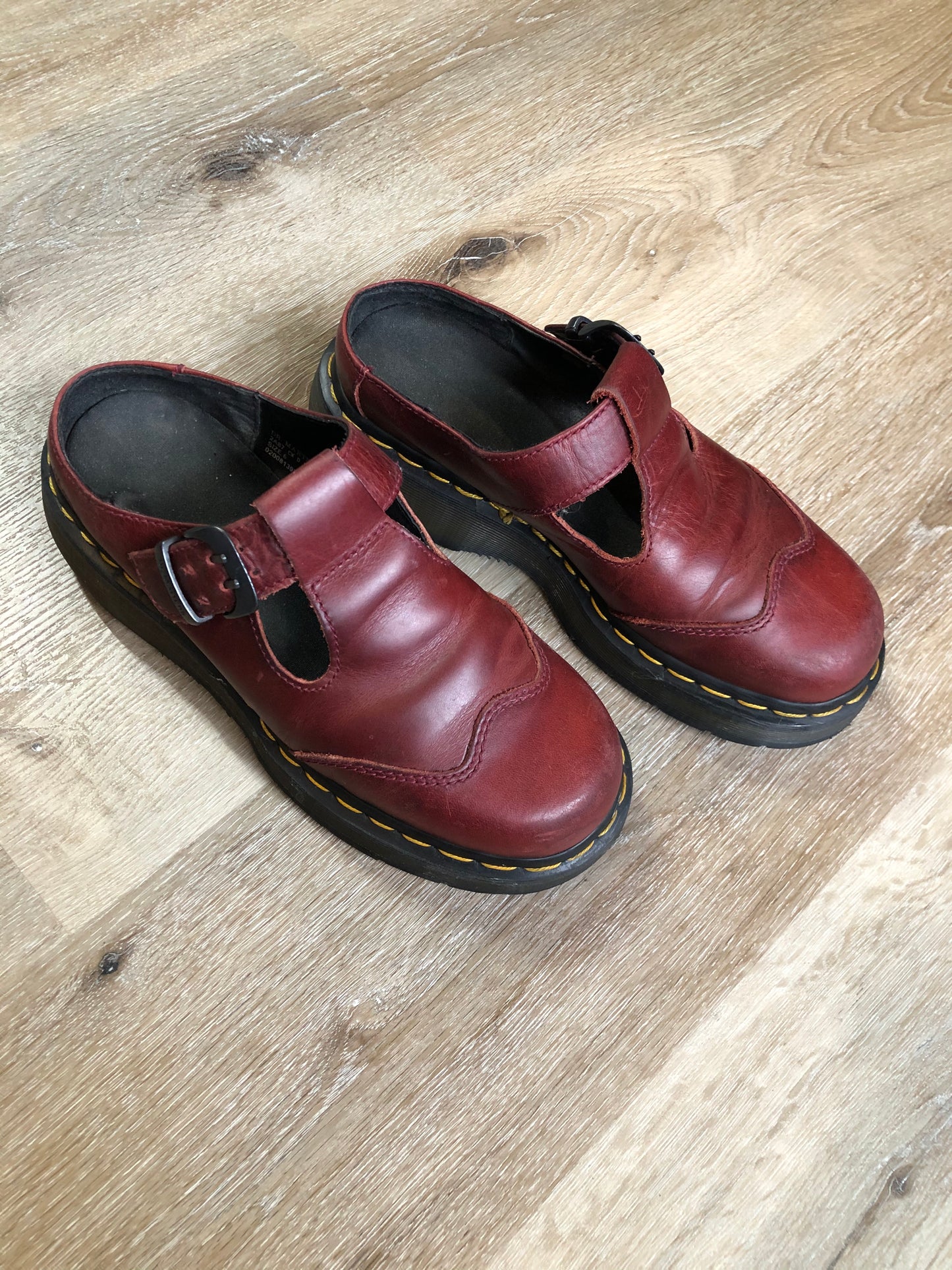 Vintage Doc Martens red smooth leather slip-on Mary Janes with Polley T-Bar strap and adjustable buckle, cap toe and air-cushioned sole. Made in England.
Size UK 6 or US 8 women’s
*Shoes are in great condition with some minor wear in leather upper and soles.