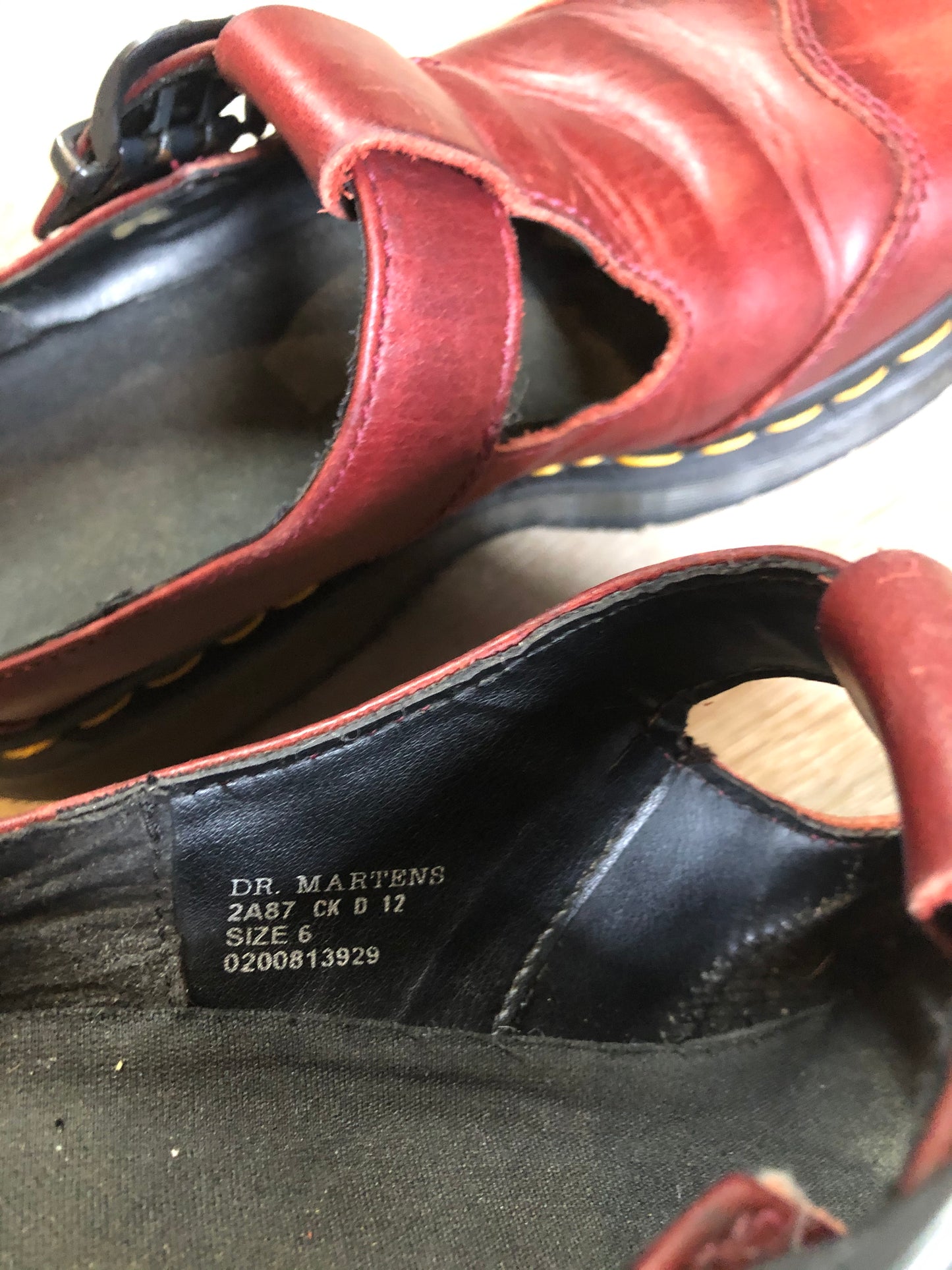 Vintage Doc Martens red smooth leather slip-on Mary Janes with Polley T-Bar strap and adjustable buckle, cap toe and air-cushioned sole. Made in England.
Size UK 6 or US 8 women’s
*Shoes are in great condition with some minor wear in leather upper and soles.
