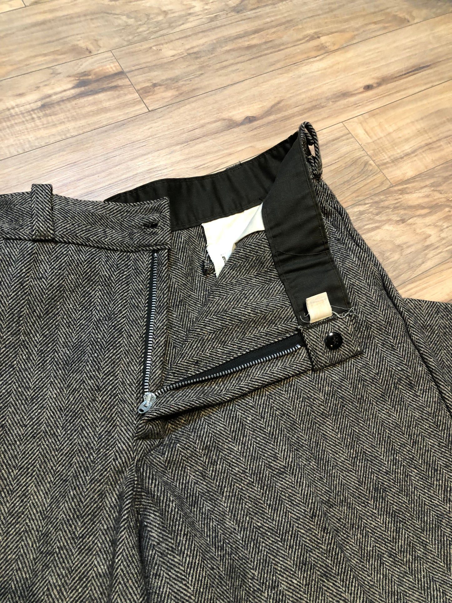 Kingspier Vintage - Vintage deadstock JP Hamill and Sons heavy wool blend pants in grey herringbone pattern with zip fly, and front and back pockets. Made in Canada.
