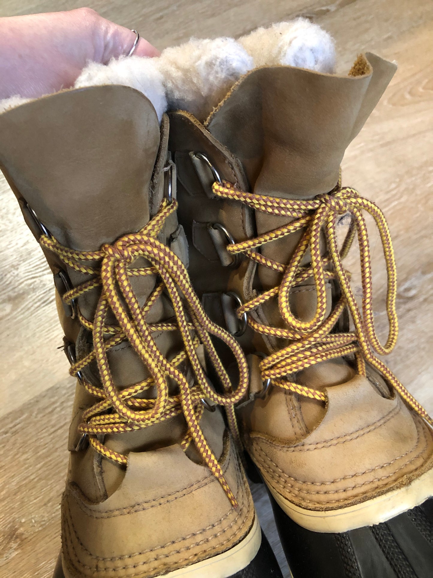 Sorel Caribou storm boots with wool insulation lining, waterproof construction and rubber outsole.
Size 8 Womens
The uppers and soles are in excellent condition.