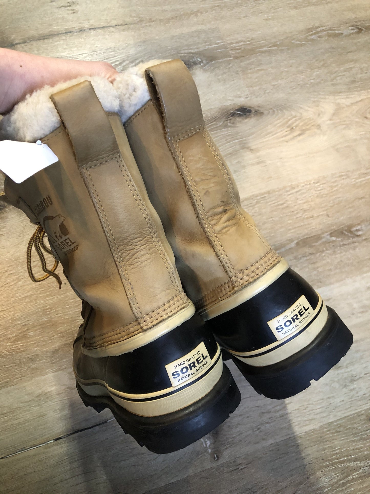 Sorel Caribou storm boots with wool insulation lining, waterproof construction and rubber outsole.
Size 8 Womens
The uppers and soles are in excellent condition.
