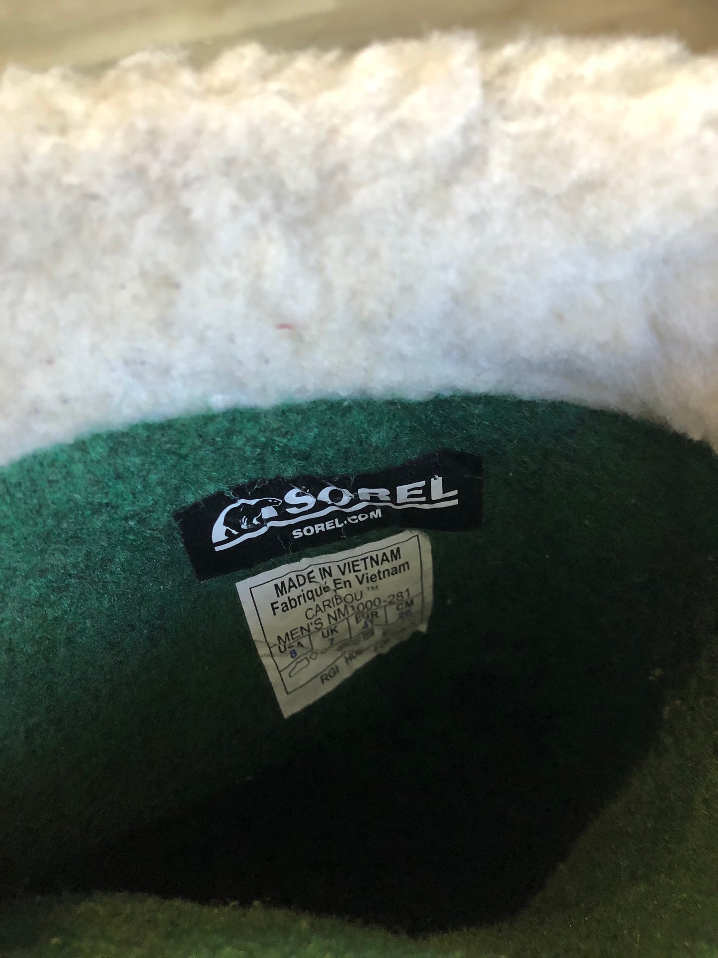 Sorel Caribou storm boots with wool insulation lining, waterproof construction and rubber outsole.
Size 8 Womens
The uppers and soles are in excellent condition.
