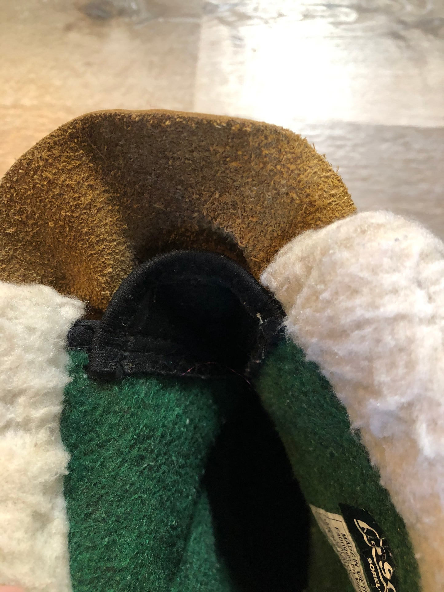 Sorel Caribou storm boots with wool insulation lining, waterproof construction and rubber outsole.
Size 8 Womens
The uppers and soles are in excellent condition.