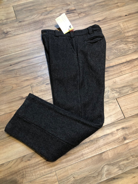 Kingspier Vintage - Vintage 1960’s Codet heavy weight wool pants in grey colour with zip fly and front and back pockets.
Made in Canada,