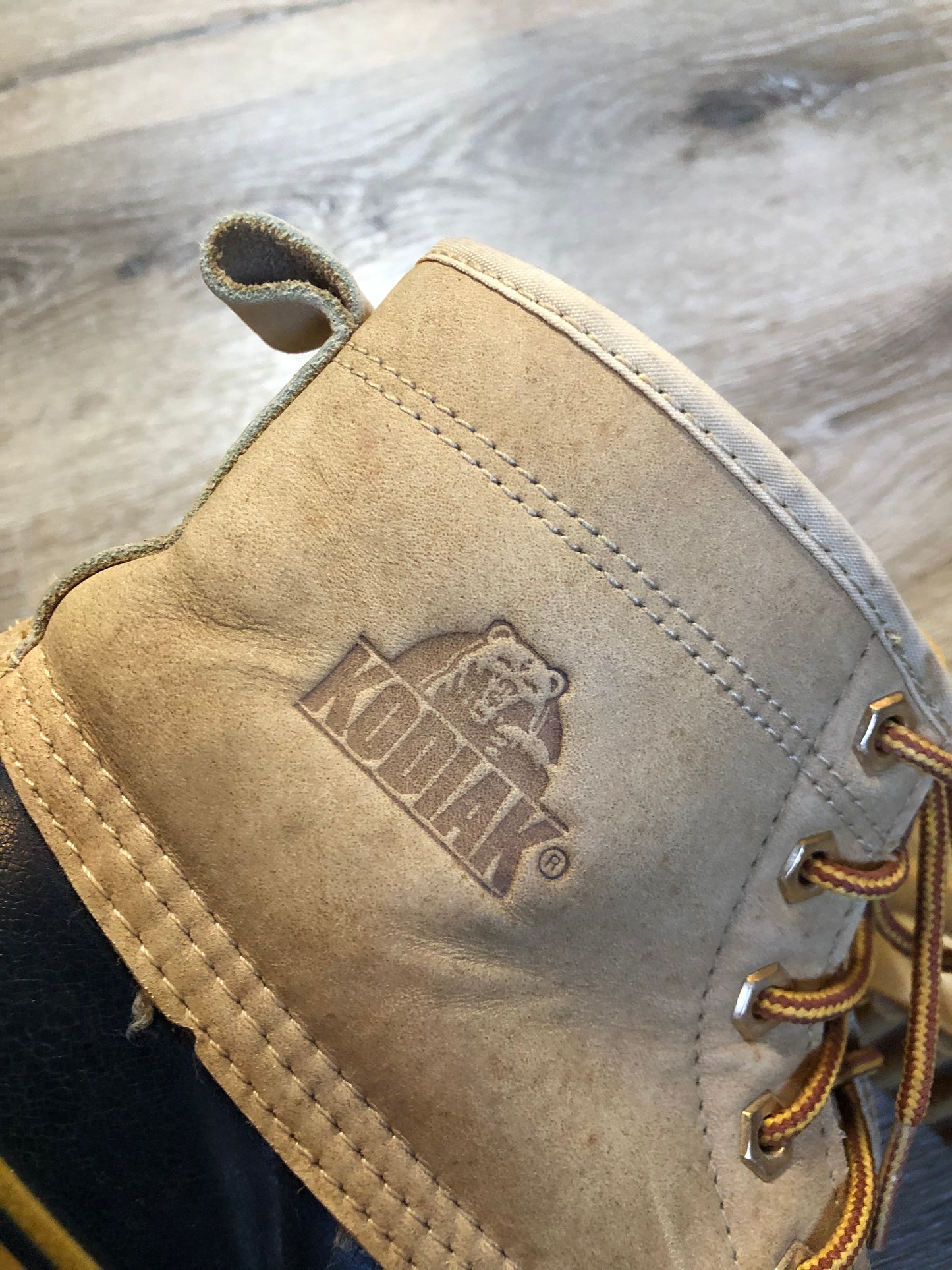 Vintage Kodiak five eyelet lace up Goose Boots with suede upper and rubber outsole, wool lining and a steel shank for foot protection.
Size 9 Mens
The uppers and soles are in excellent condition.