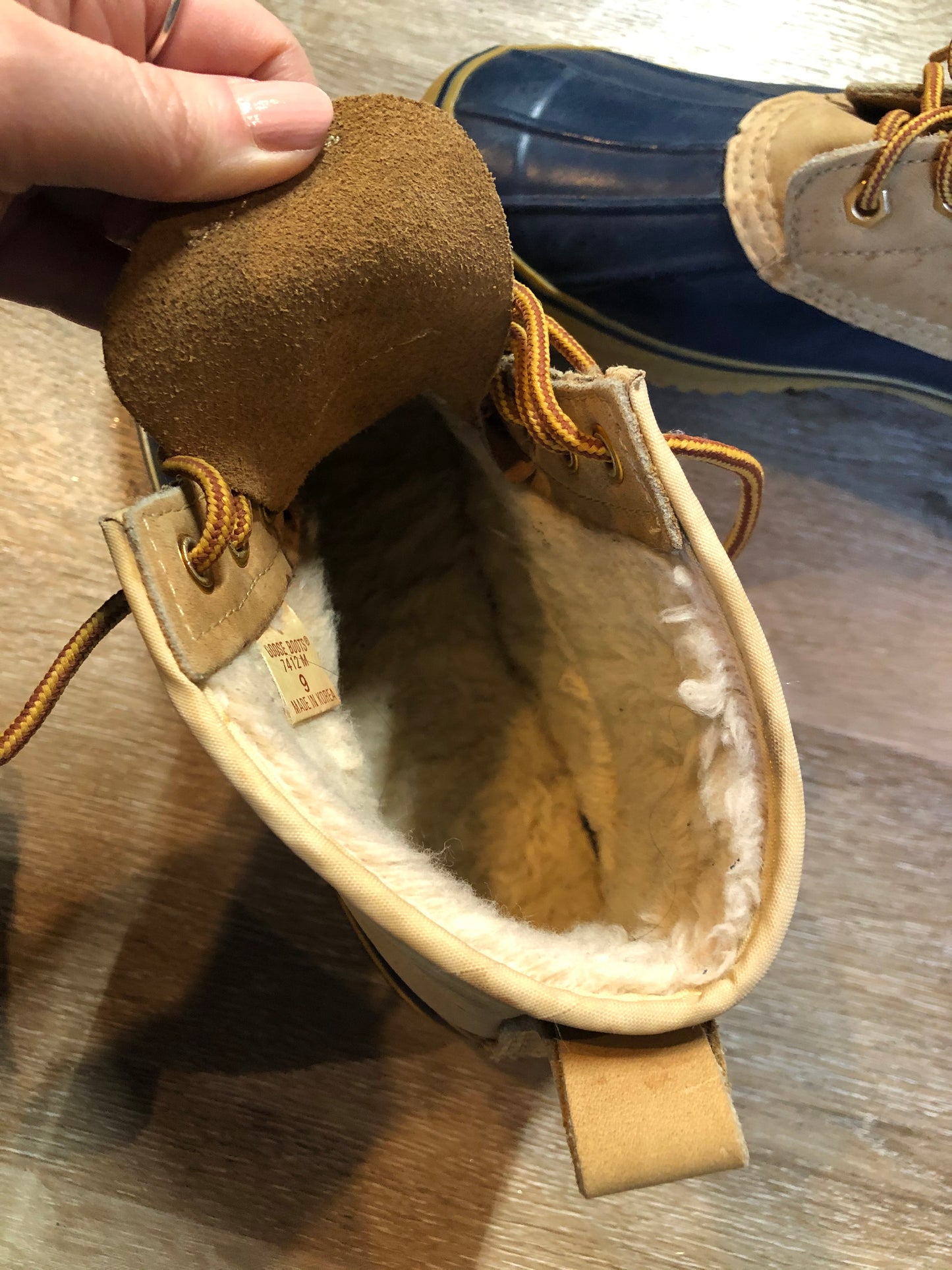 Vintage Kodiak five eyelet lace up Goose Boots with suede upper and rubber outsole, wool lining and a steel shank for foot protection.
Size 9 Mens
The uppers and soles are in excellent condition.