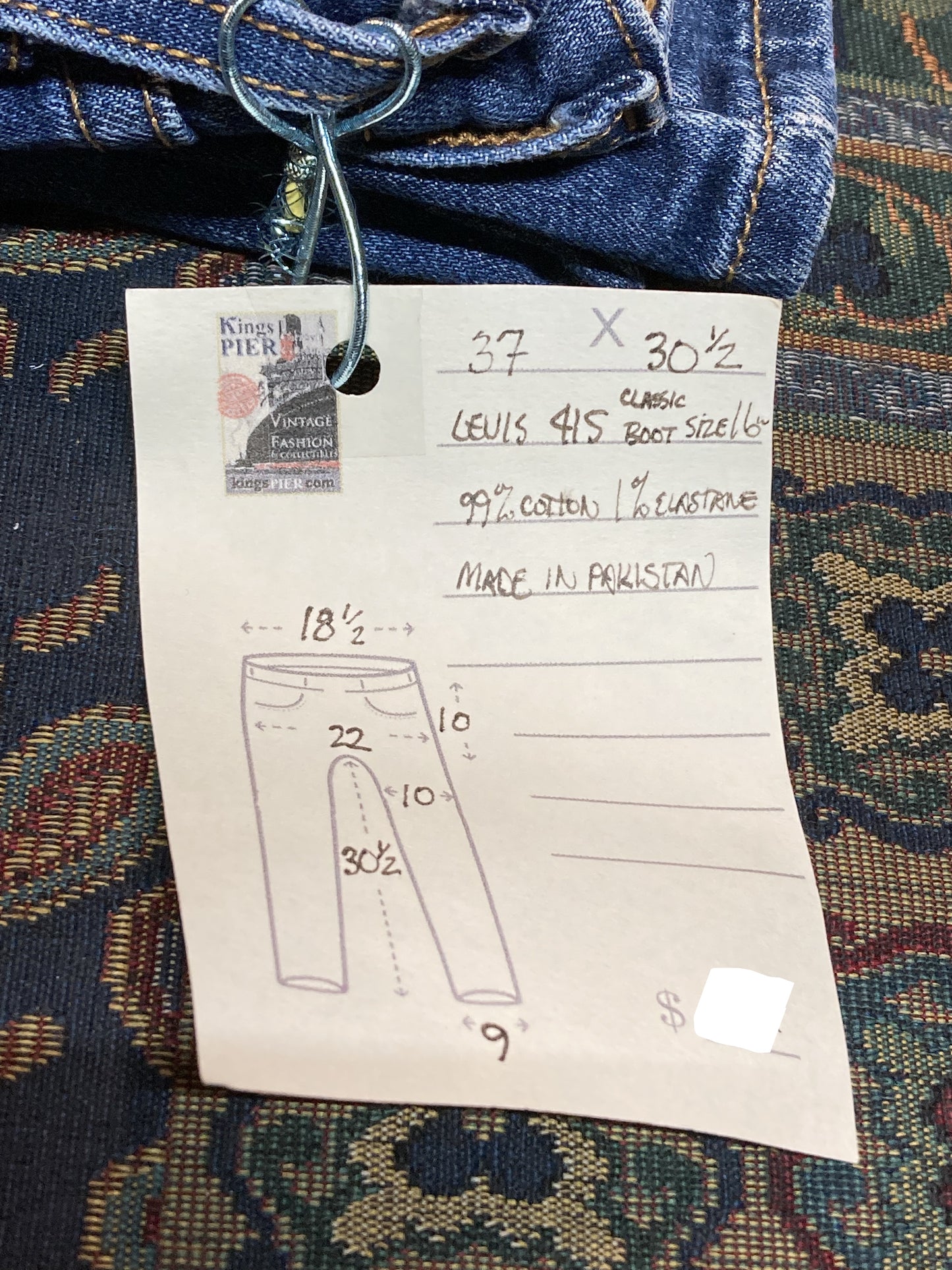 Levi’s 415 - Classic Boot Cut - 37”x30.5”, Size 16 Sits below waist Classic boot cut leg 99^ cotton/ 1% elastane Medium wash Made in Pakistan - Kingspier Vintage