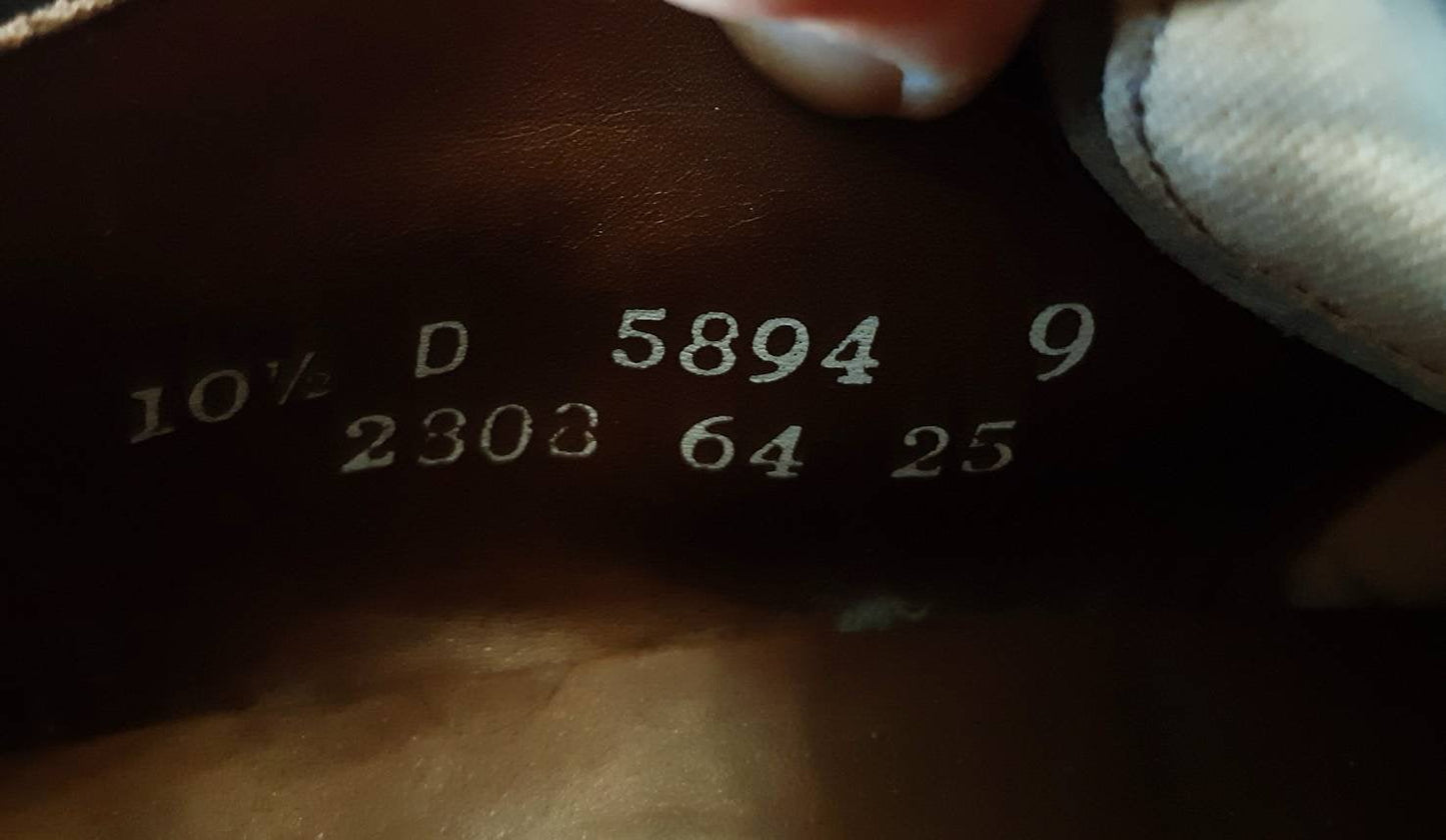 Kingspier Vintage - These gorgeous camel leather shoes are genuine deadstock. Made in Canada.