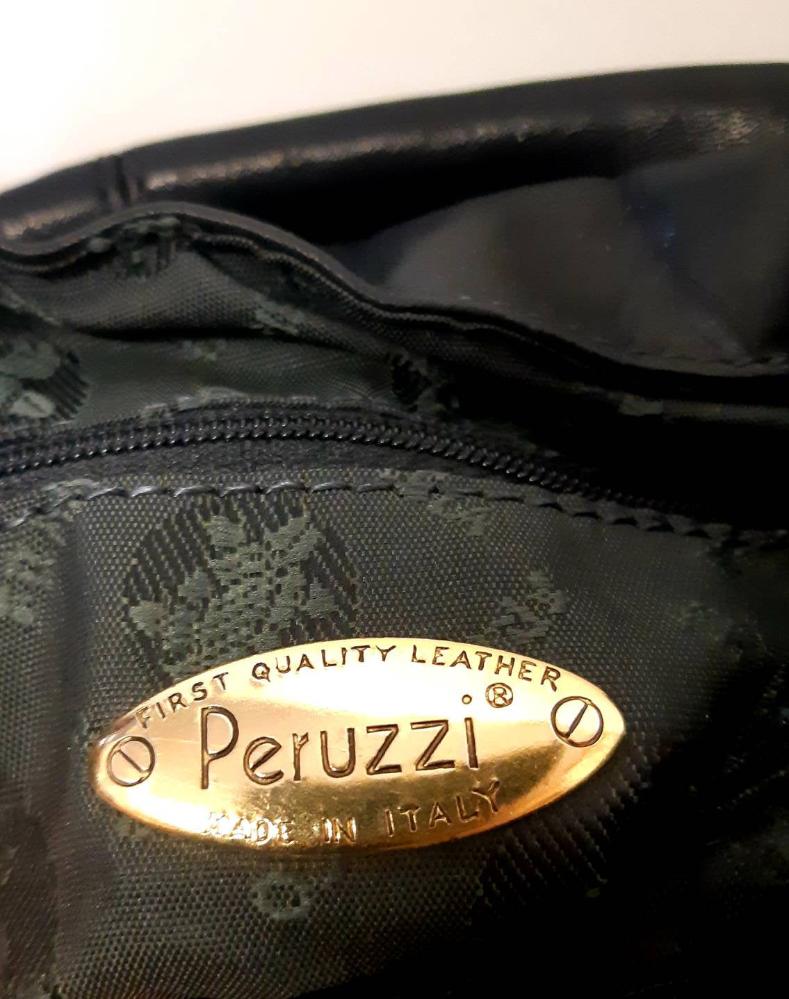Kingspier Vintage - <p>Supple lambskin bag with convertible zipper strap<br>
The leather and lining are in excellent condition with no evidence of wear.<br>
There is a zippered inner pocket and 2 main sections.</p>