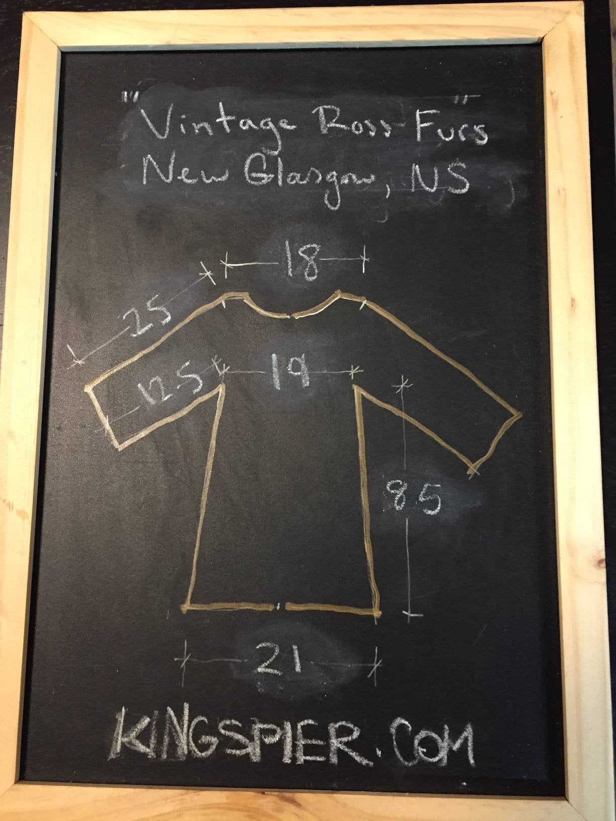 Kingspier Vintage - <p>REDUCED PRICE. This luxuriously soft shorn beaver jacket is in excellent shape. Ross Furs, Nova Scotia, Canada.</p>