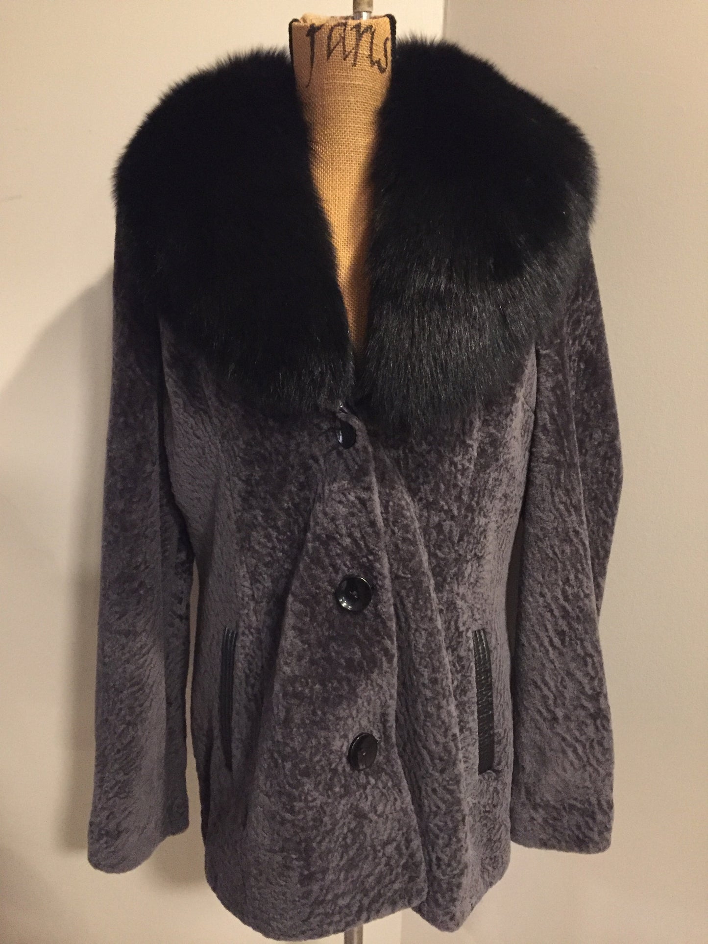 Kingspier Vintage - <p>This unusual mottled grey shearling 3/4 jacket is velvetty and supple. <br> The finish is silky and soft and the satin lining is a dramatic print of stylized wild animal hide designs.<br> The rich black long haired shawl collar lends a sophisticated compliment to the subtle grey palette of the jacket and the fine leather detail trims.</p>
<p>This piece is in gorgeous as new condition.</p>