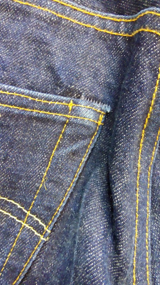 Kingspier Vintage - Classic vintage Levi's 501xx button fly.,32"x38", Hemmed to 35" inseam,.Made in USA
Hommage to pre-1960s styles, this pair belonged to musician Joel Plaskett so they are a very cool piece of indie rock memorabilia.
Excellent condition, Gently broken in with fading at knees and cuff creases at 1 1/2" up from hem.