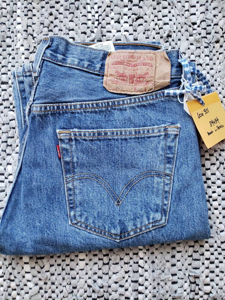 Kingspier Vintage - Classic Levi's 501 button fly., Made in Mexico. 34"x34", Excellent condition, Gently broken in