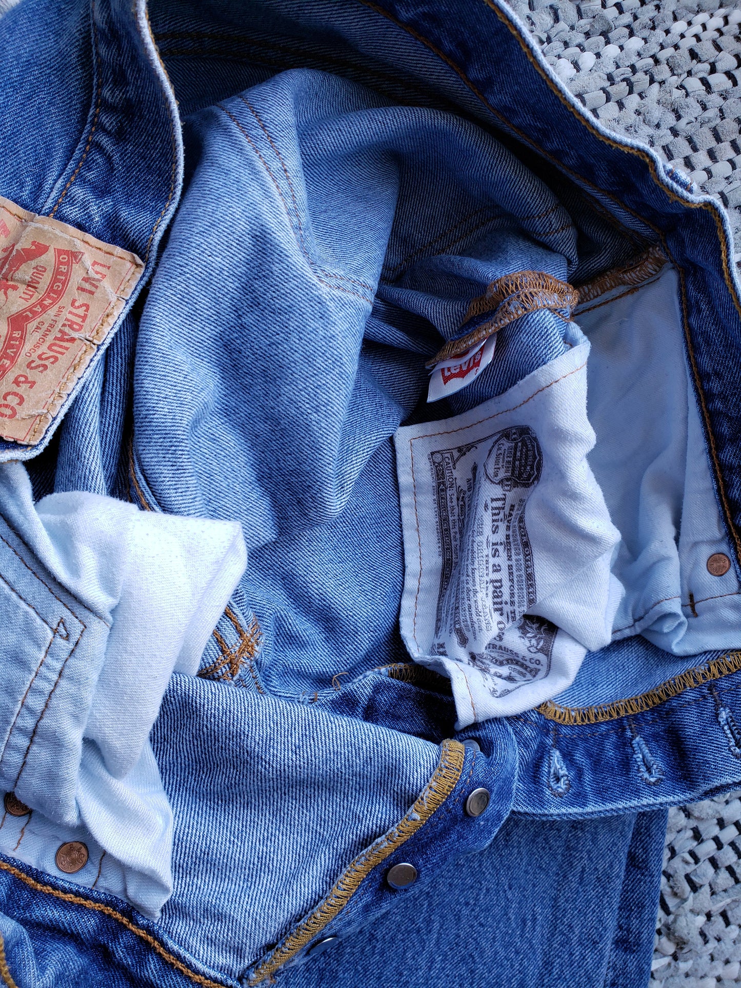 Kingspier Vintage - Classic vintage Levi's 501 button fly, Made in USA, Excellent condition, Gently broken in