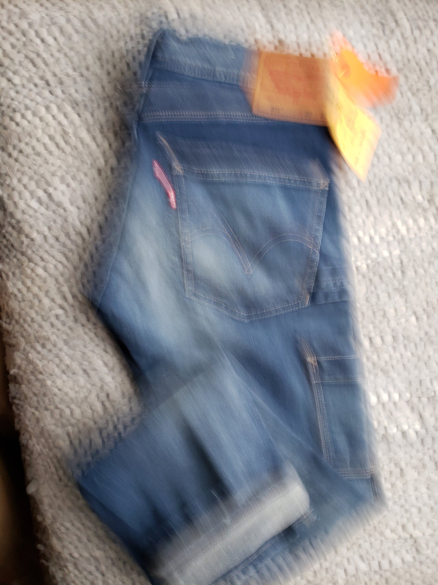 Kingspier Vintage - Levi's 511 straight leg painter pant style with button fly.
34"x34" (measures 32"x31")
Gently broken in. Stylized fading.
Excellent condition.
Made in Cambodia