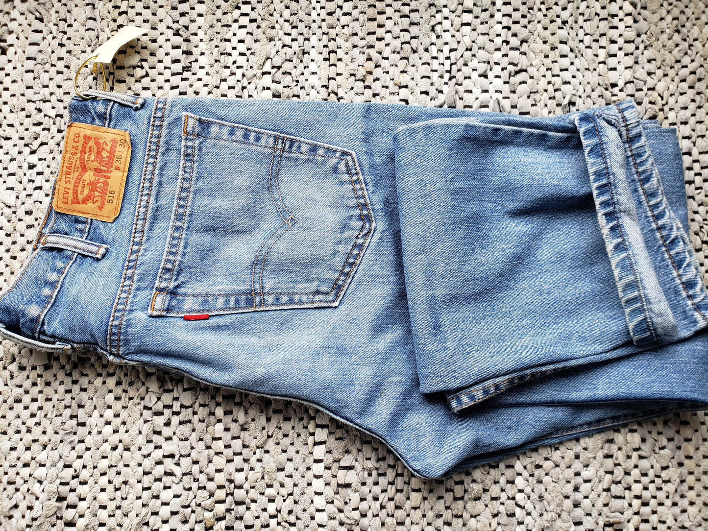 Kingspier Vintage - Classic Levi's 516, 33"x34" MEASURES (35" X 35.5"), Excellent condition, Made in Bangladesh, Excellent condition, Gently broken in.