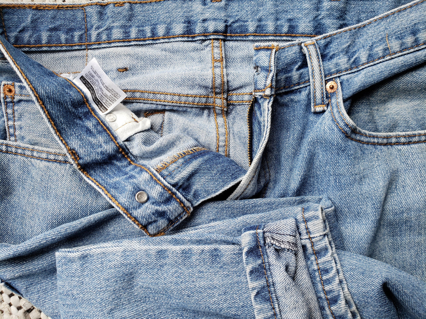 Kingspier Vintage - Classic Levi's 516, 33"x34" MEASURES (35" X 35.5"), Excellent condition, Made in Bangladesh, Excellent condition, Gently broken in.