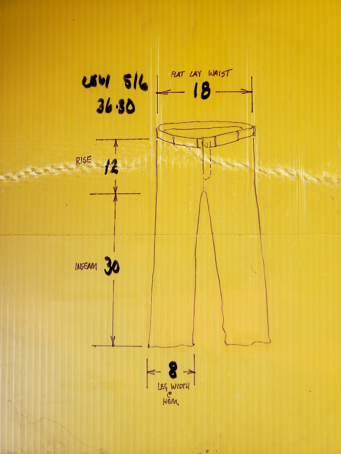 Kingspier Vintage - Classic Levi's 516, 33"x34" MEASURES (35" X 35.5"), Excellent condition, Made in Bangladesh, Excellent condition, Gently broken in.