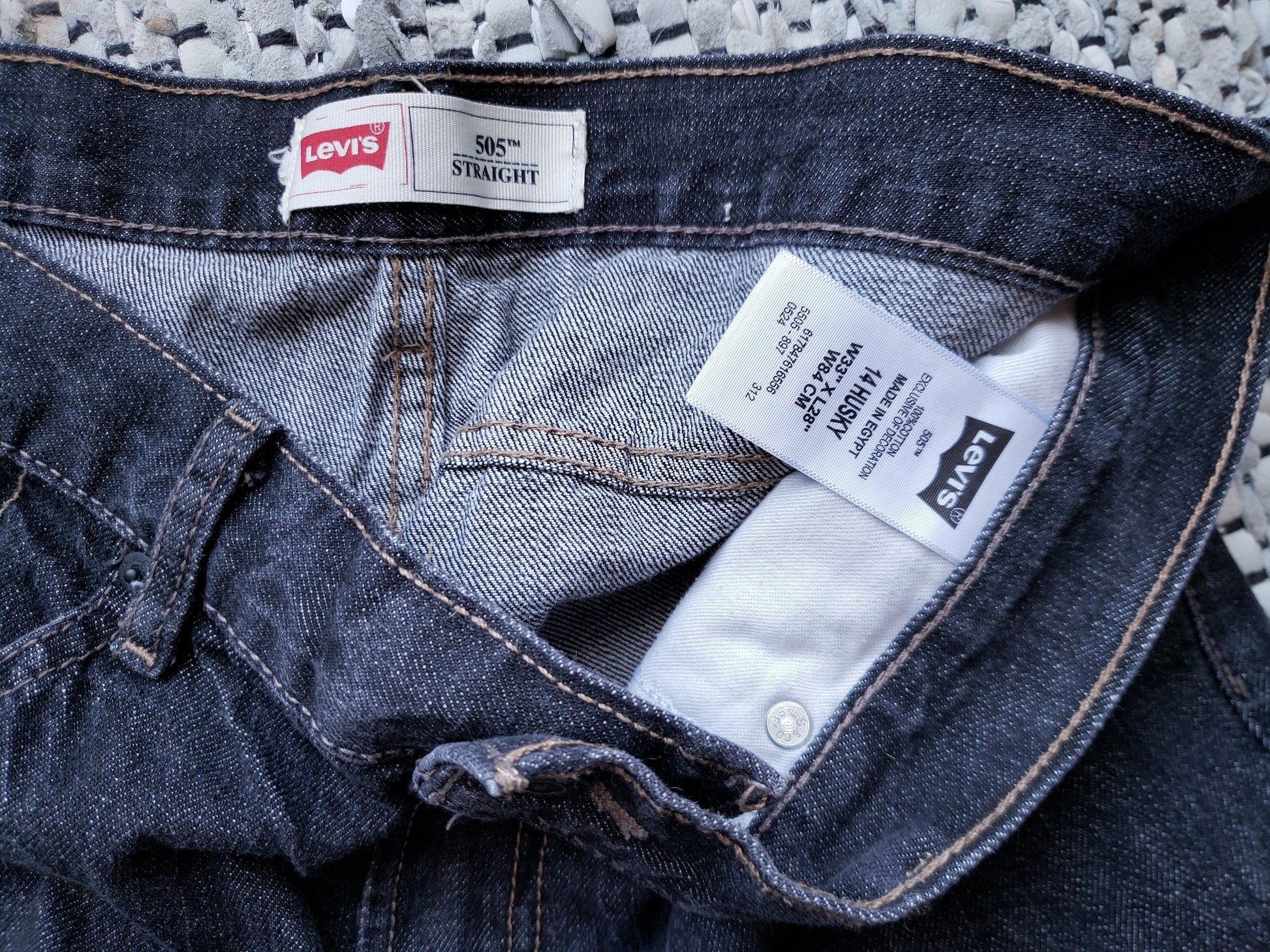 Kingspier Vintage - Classic Levi's 505 straight leg, Size 14 Husky 33"x28" ( measures 36"x28" ), Excellent condition, Made in Egypt.