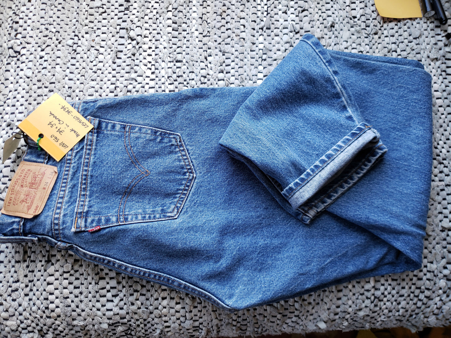 Kingspier Vintage - Levi's 560, 34"x34" MEASURES (35" X 35.5"), Excellent condition, Made in Canada, Excellent condition, Gently broken in