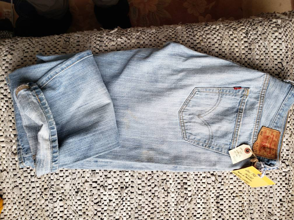 Kingspier Vintage - Classic vintage Levi's 501 button fly., 36"x32",
Made in Mexico, Very experienced with modest cuff wear, A faint rust stain midway back of right leg is pictured, Waist 36"
Rise 11.75", Inseam 31", Thigh 10.25", Hem width 8.75"