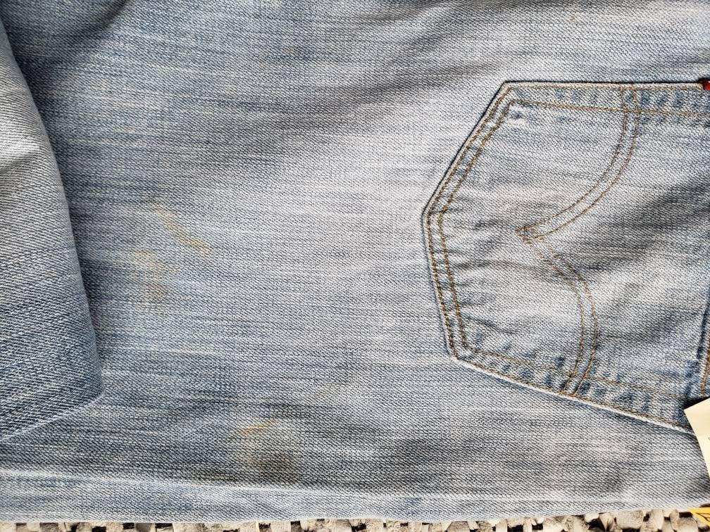 Kingspier Vintage - Classic vintage Levi's 501 button fly., 36"x32",
Made in Mexico, Very experienced with modest cuff wear, A faint rust stain midway back of right leg is pictured, Waist 36"
Rise 11.75", Inseam 31", Thigh 10.25", Hem width 8.75"
