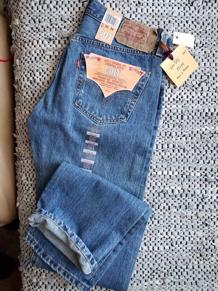 Kingspier Vintage - Classic Levi's 501 button fly. NWT.
32"x34"
Made in Mexico
Excellent condition.
Prewashed & preshrunk.