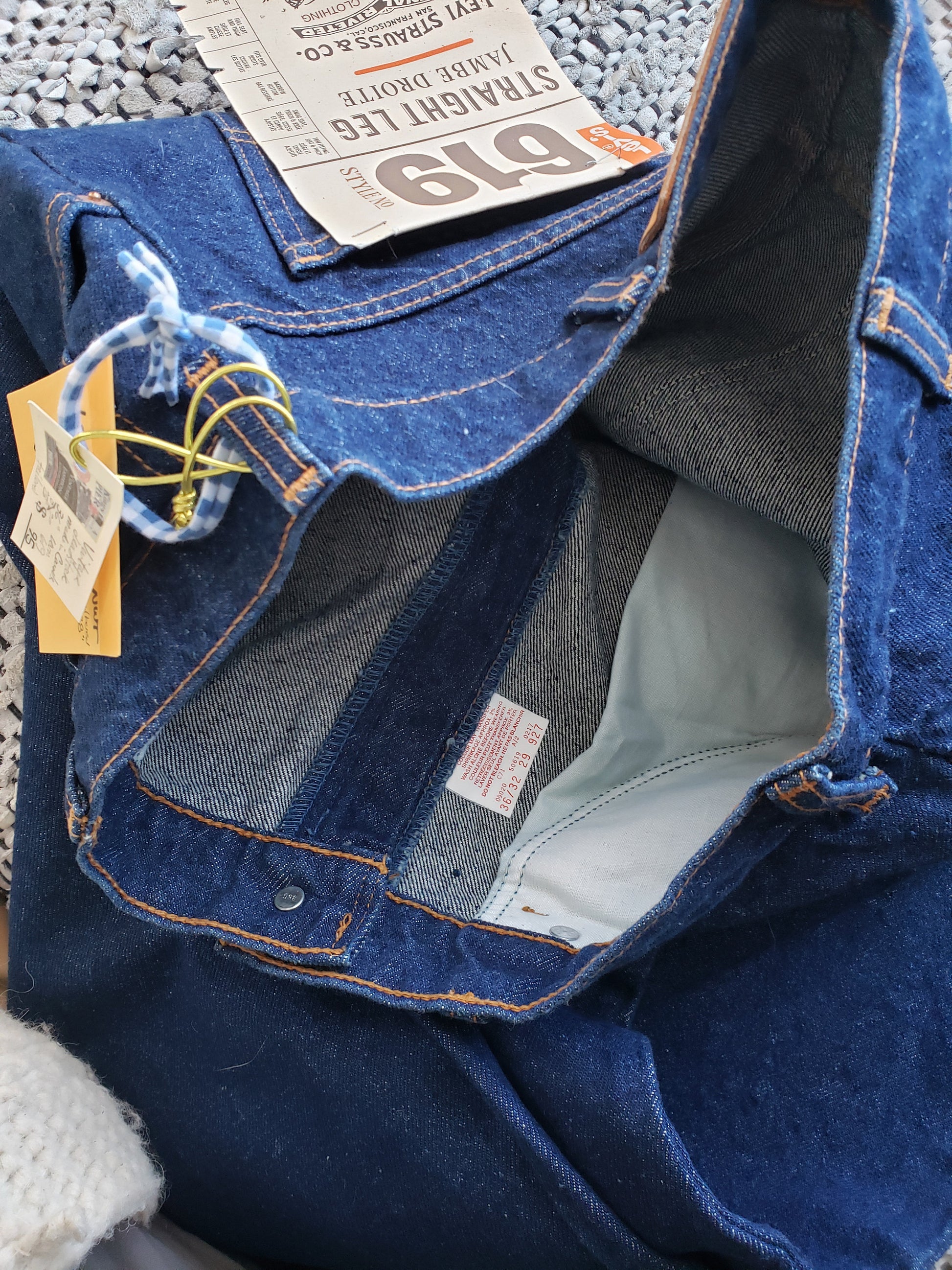 Kingspier Vintage - Classic vintage Levi's 619, 36"x32" (Measures 36" x28"), NWT, Made in Canada, Leather patch, Orange tab, Have been professionally altered to 28" inseam.