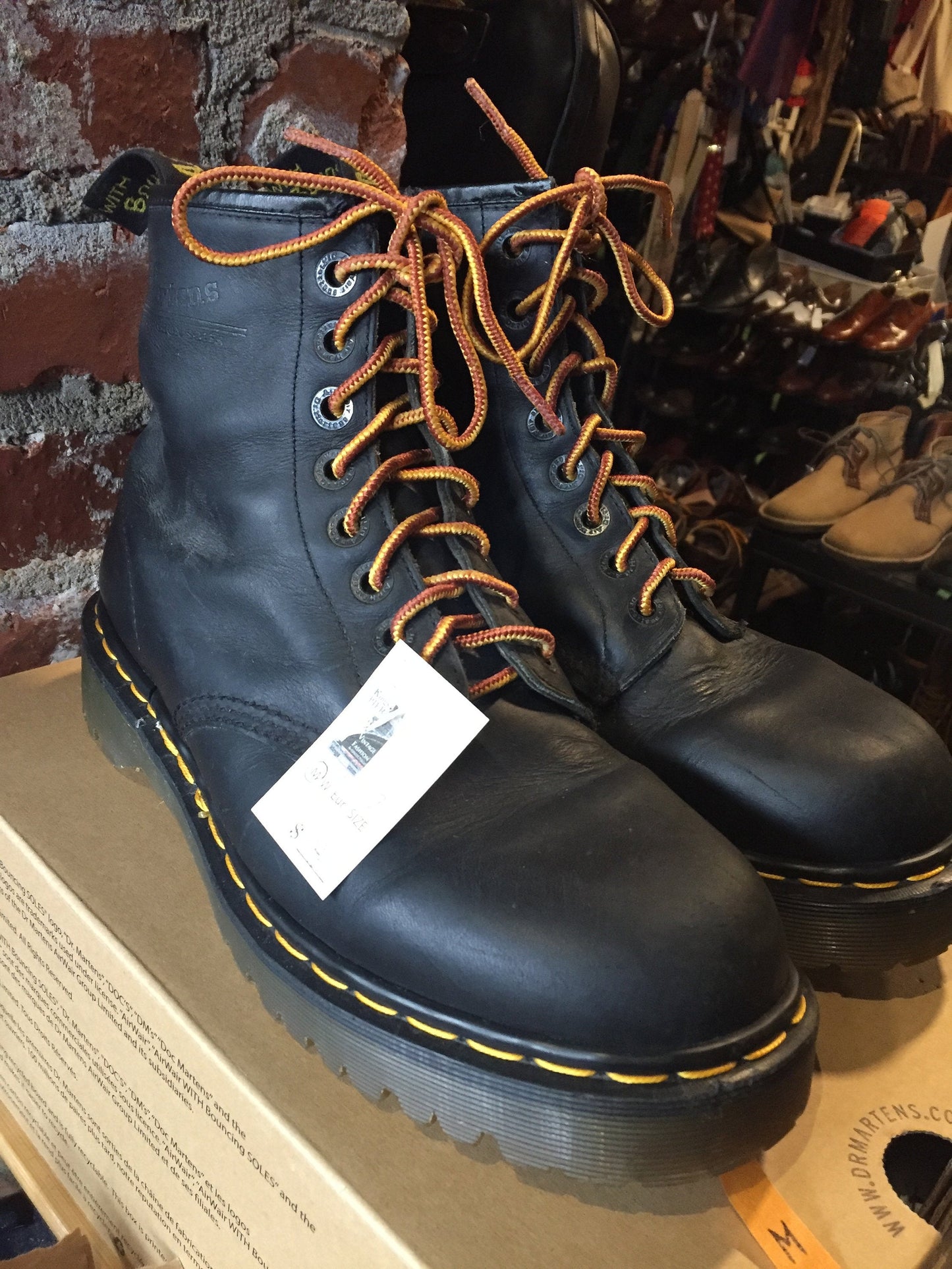 Kingspier Vintage - <p>Black Doc Martens 1460, eight eyelet. <br>
Made in England <br>
Size US M 9<br>
Excellent condition! As new.</p>