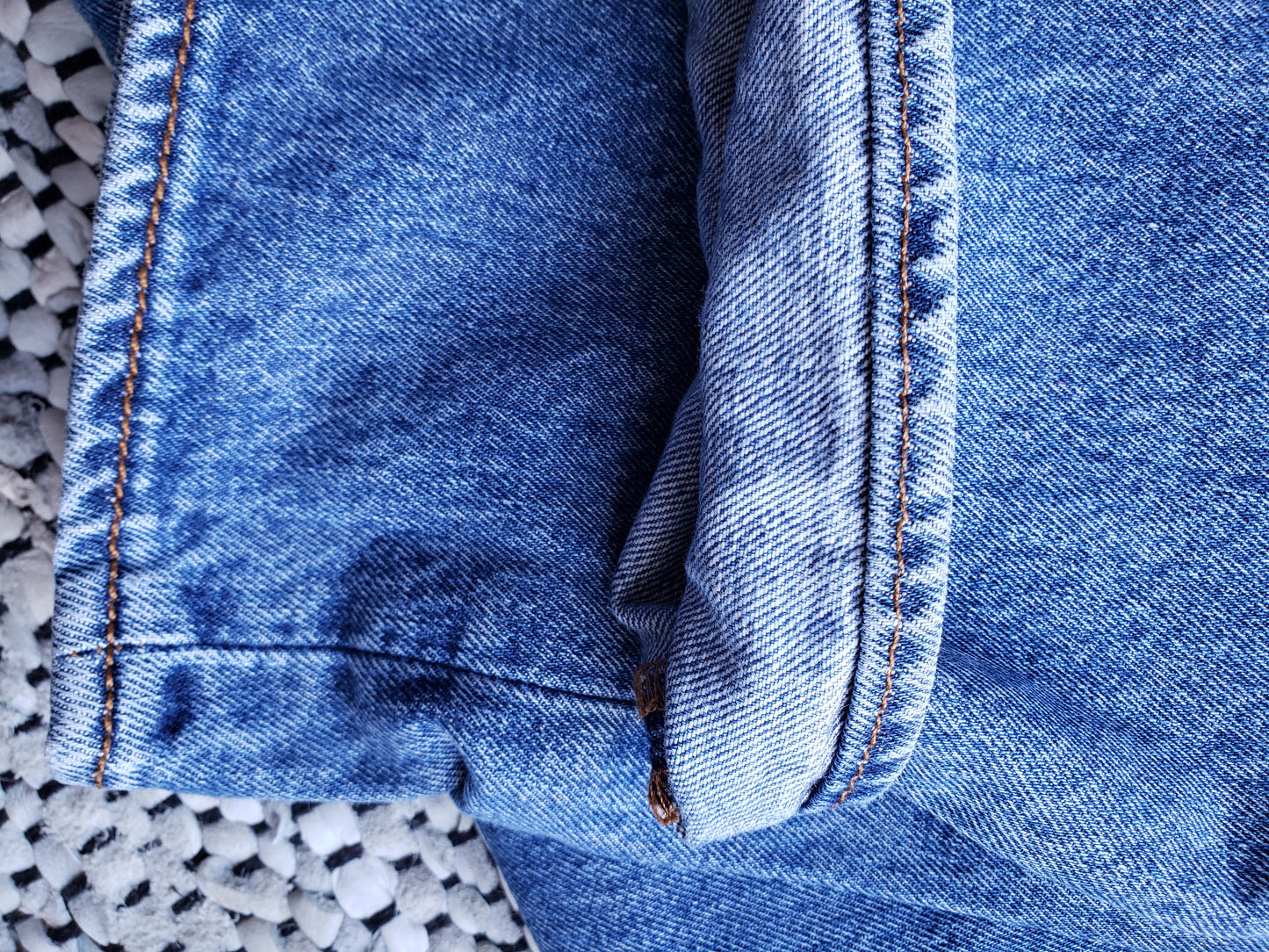 Kingspier Vintage - Classic vintage Levi's 501 button fly, Made in USA, Excellent condition, Gently broken in