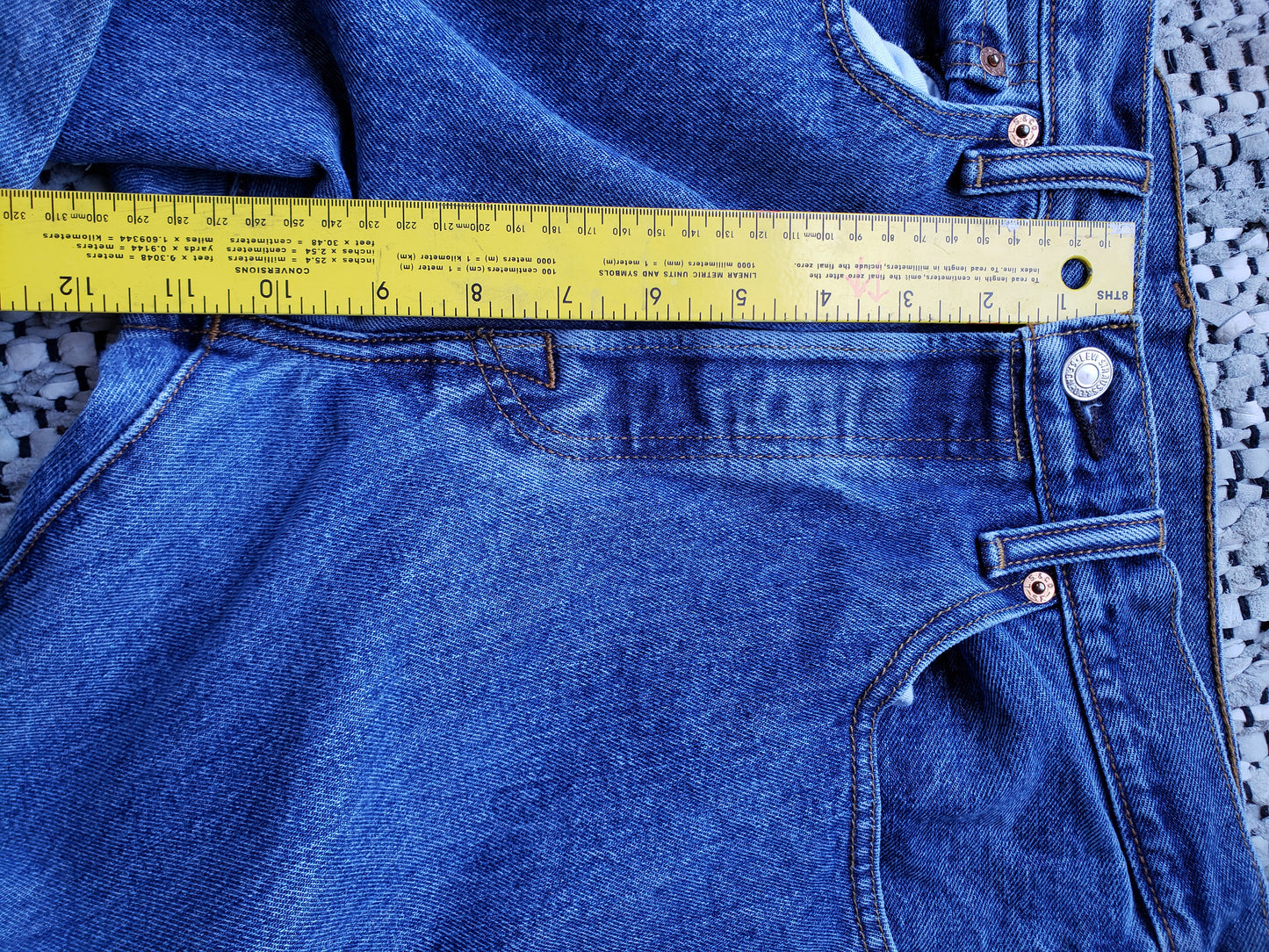 Kingspier Vintage - Classic vintage Levi's 501 button fly, Made in USA, Excellent condition, Gently broken in