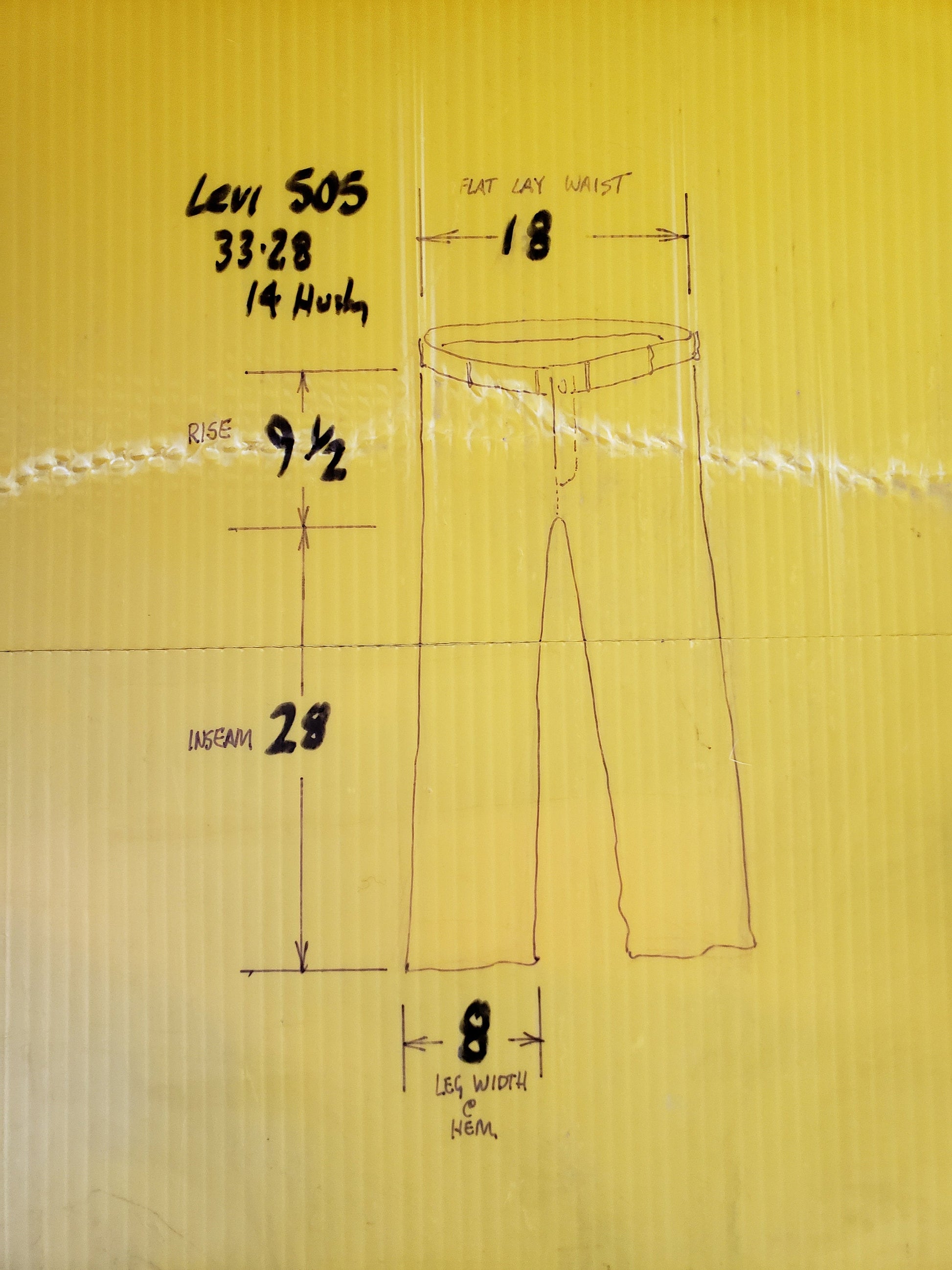 Kingspier Vintage - Classic Levi's 505 straight leg, Size 14 Husky 33"x28" ( measures 36"x28" ), Excellent condition, Made in Egypt.
