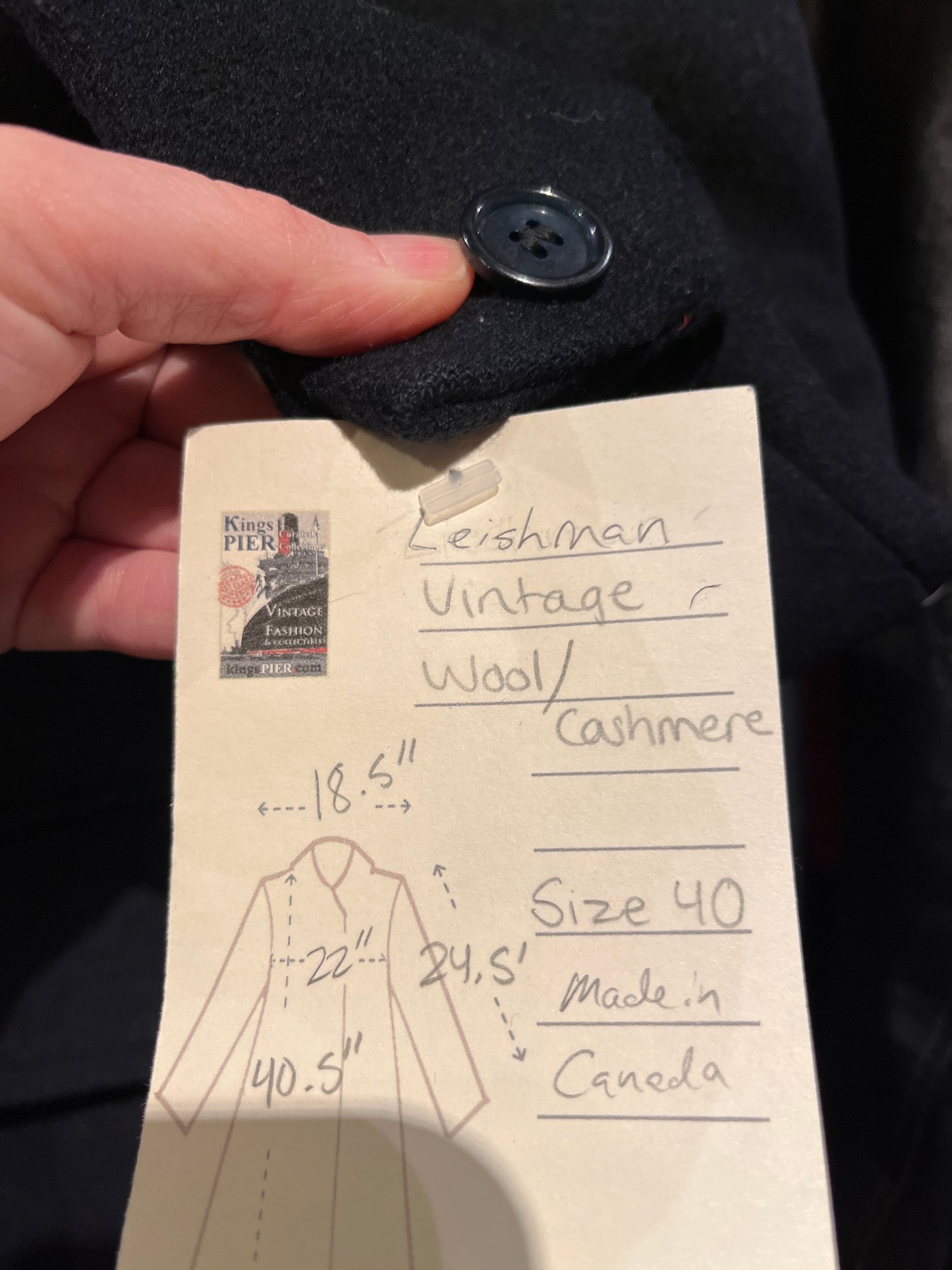 Vintage Leishman grey wool blend (70% wool/ cashmere 15%/ nylon coat with button closures, two front flap pockets and two inside pockets.
Size 40