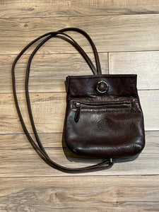 Vintage Roots brown leather crossbody/ knapsack, with two shoulder straps which can we worn as a knapsack or unclipped and worn as a cross body bag, one outer zip pocket and one main inner compartment.
