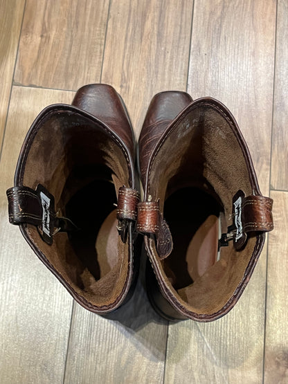 Vintage Frye brown boots with chisel toe, full grain leather upper and synthetic sole.  Made in USA Size 9 US Mens