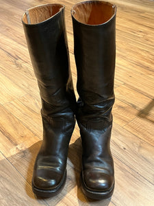 Vintage Frye Campus boots in black leather with square toe and leather upper, leather lining and all weather soles.  Made in USA Size 6.5 US Women B width