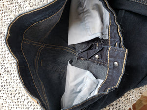 Kingspier Vintage - Levi's  593  27x32 (measures 28x31.5), button fly, deep blue double rinse, 28 x 31 1/2, ride 6.5, cuff width 8.75, Made in Vietnam, 99% cotton, 1% Elastane, Excellent condition