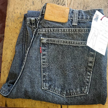 Load image into Gallery viewer, Levi&#39;s 533- 31&quot;x32&quot; Vintage Red Tab Black Jeans. Made in Canada
