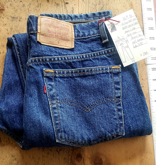 kingspier Vintage Levi's 521   32"x31"  (tag size 14m)  Vintage Red Tab  "16521-0807"  Made in USA 100% cotton  Excellent condition  button stamped # 532