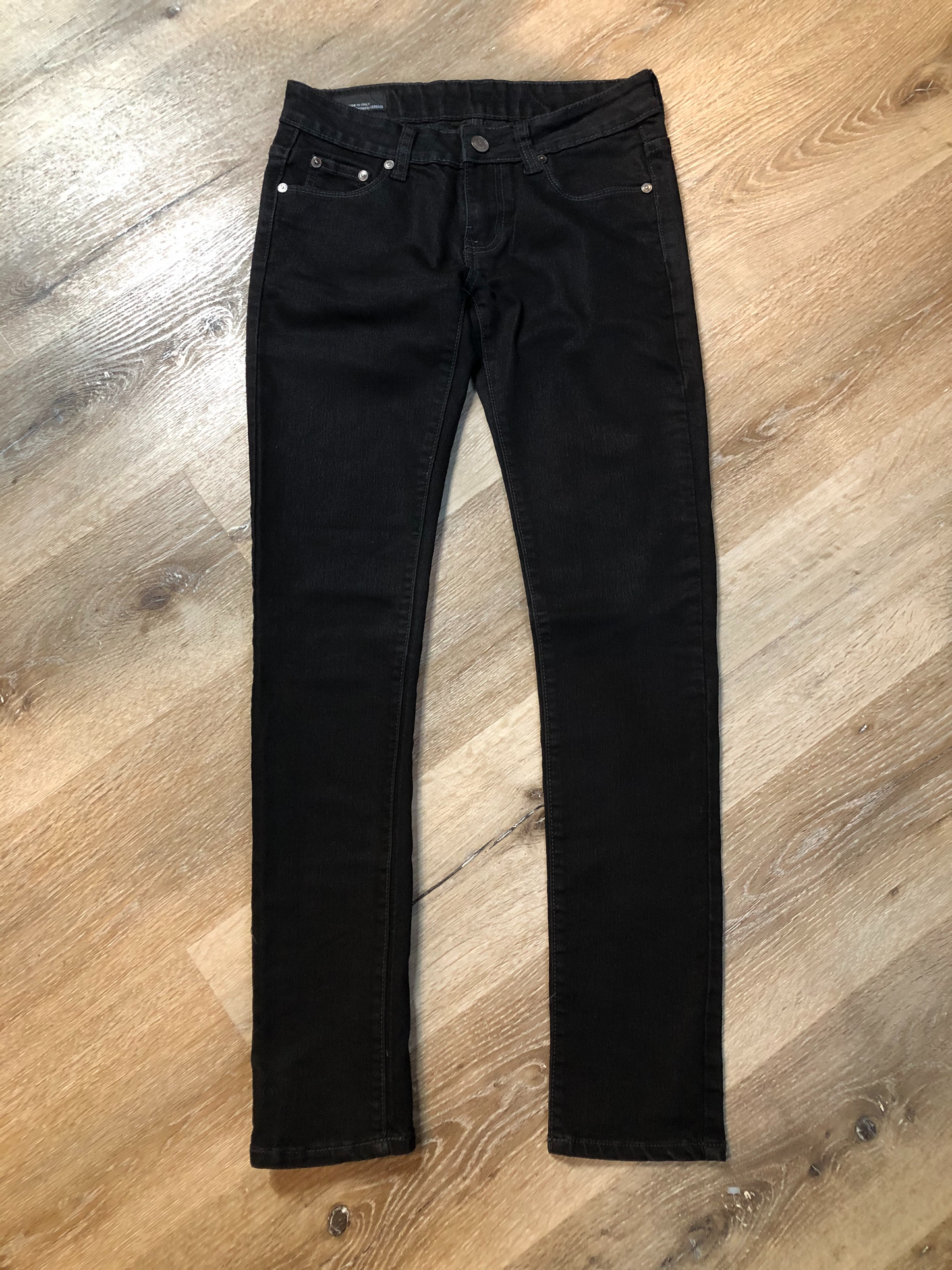 Kingspier Vintage - Versace black denim skinny jeans with metal Versace emblem on the back. Made in Italy. Size 27.