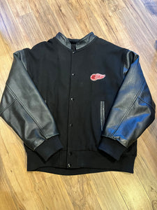 Vintage Vics BB Granby Hockey Varsity Jacket by Canada Sportswear.

 Black mouton with leather sleeves, snap closures, two front pockets and a quilted lining.

Made in India.
Size 2XL.