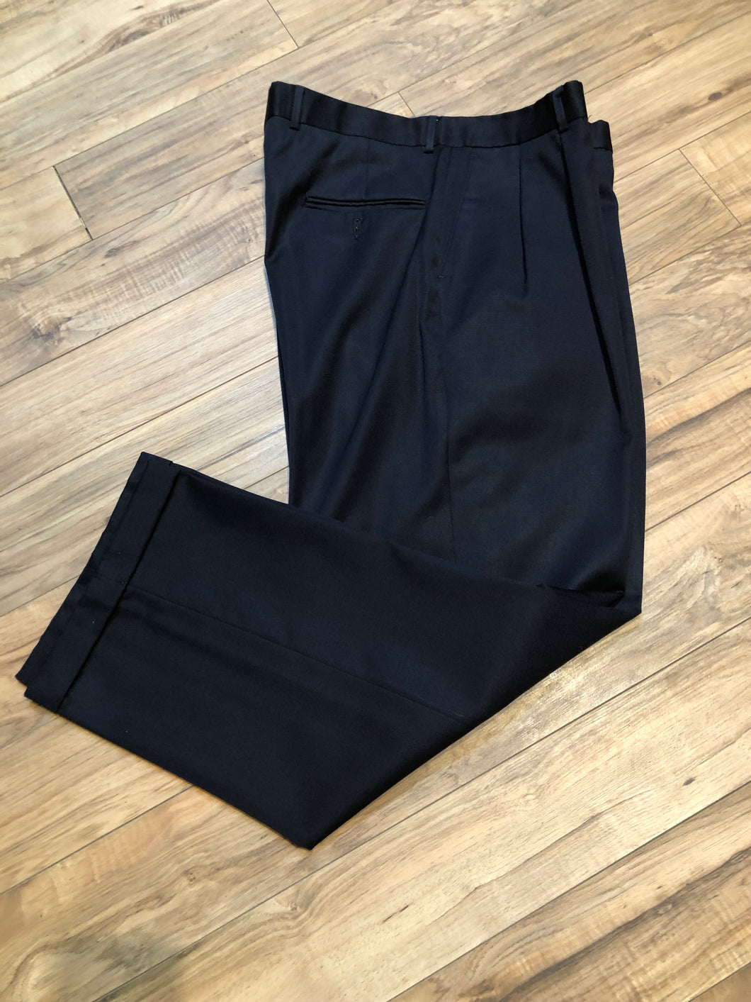 Kingspier Vintage - Vintage wool blend (fibres unknown) trousers with zip fly, straight leg, mid rise and front and back pockets,

Size 36.