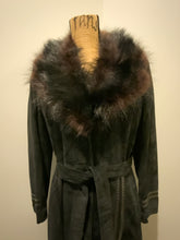 Load image into Gallery viewer, Kingspier Vintage - Jeno de Paris 1970’s black suede full length coat with black leather detailing and mahogany coloured fur collar. This coat features front pockets, button closures, a belt and a quilted lining. Made in Montreal.
